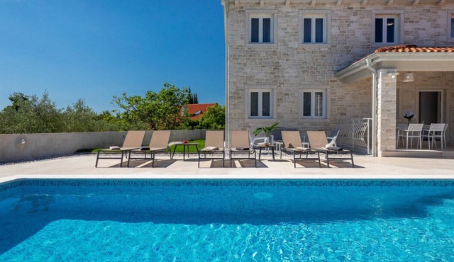 Villa Leon for 8 people with private pool & pet friendly near Novigrad