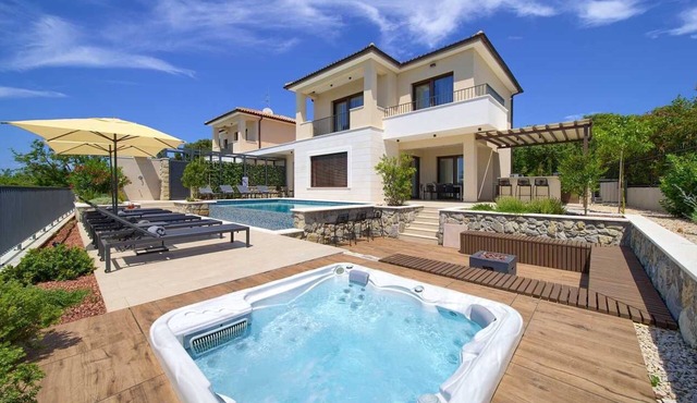 Villa LORD with heated pool, jacuzzi and sauna