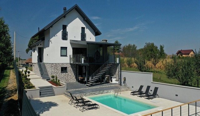 Villa Luana - Four bedroom Villa with Terrace and swimming pool