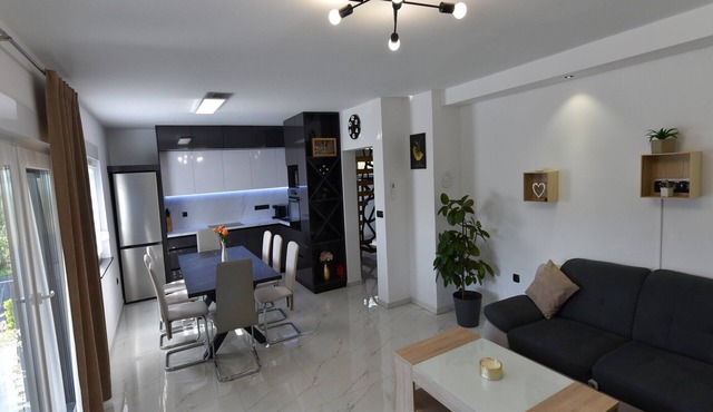 Villa Luana - Four bedroom Villa with Terrace and swimming pool in Ludbreg