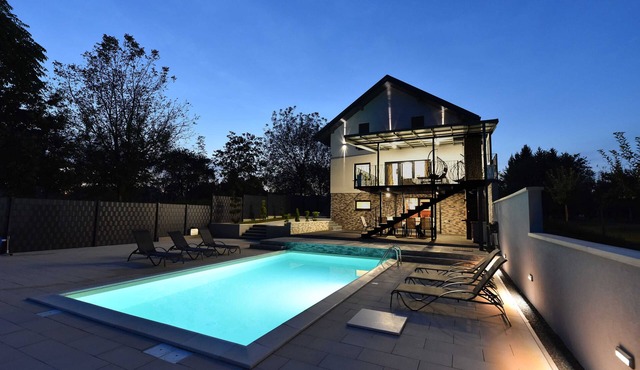 Villa Luana 4-bedroom house in lovely Vinogradi Ludbreški with pool