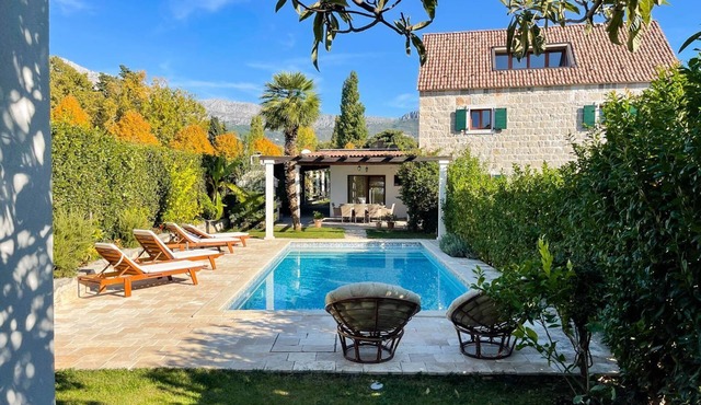 Villa Luba - Three Bedroom Villa, Sleeps 6