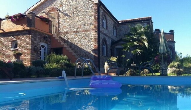 Villa Lucia with tennis court, pool, 400m from the beach, INTERNET, pets welcome in FUNTANA