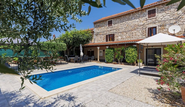 Villa Lucky by Interhome