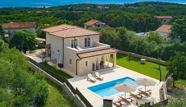 Villa LuLu with heated pool & playground