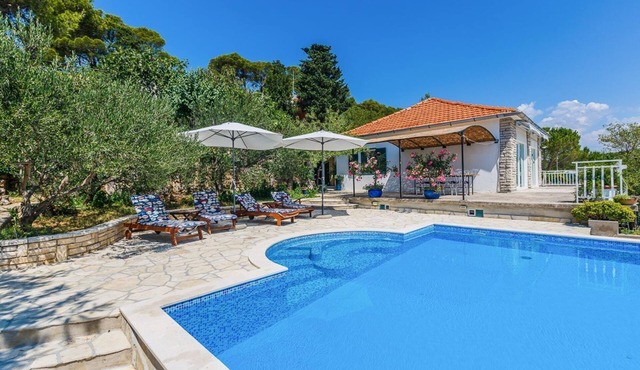 Villa Lyubov - Three Bedroom Villa, Sleeps 9