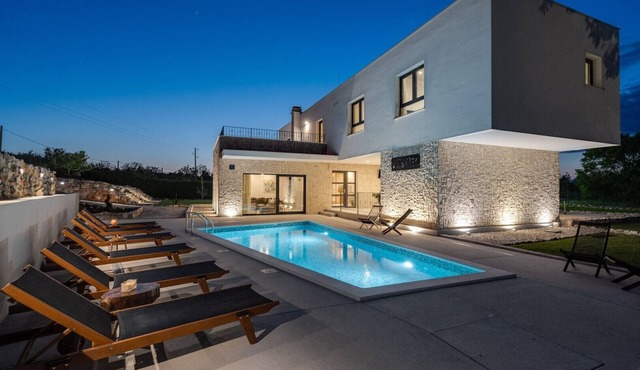 Villa M30- with heated pool, 3 en-suite bedrooms