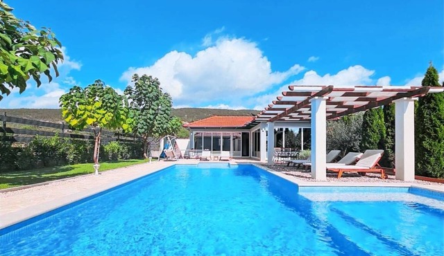 Villa Maja w/pool, sauna, whirlpool in Postranje