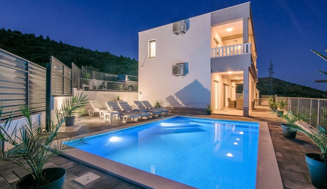 Villa Mari with private pool in Marina