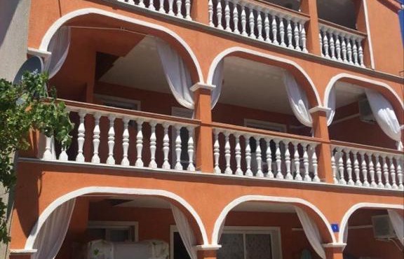 Villa Marina, Vir