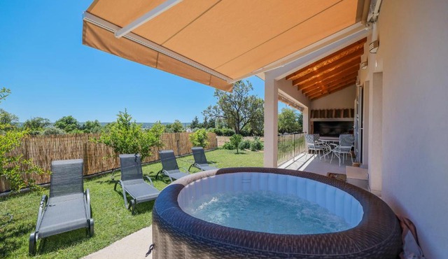 Villa Marinerro completely energy self-sustainable surrounded by olive groves and an orchard in Biograd na Moru