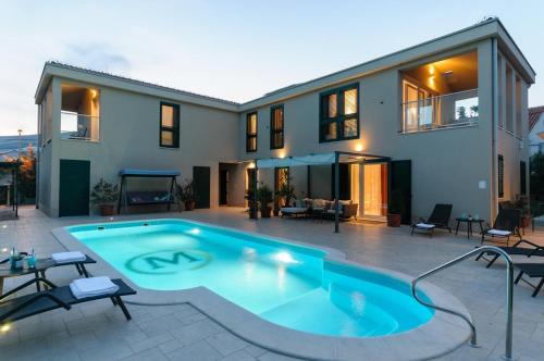 Villa Marta Luxury House with Heated Pool