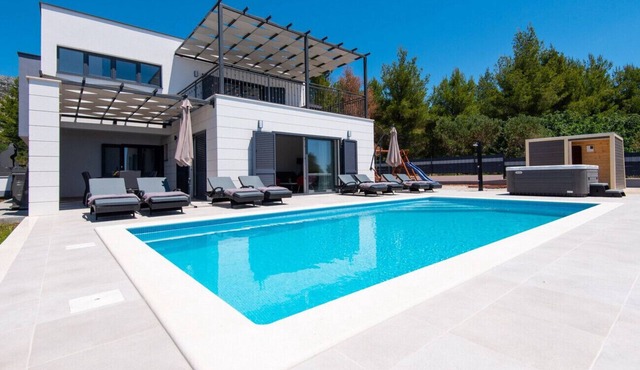 Villa Maslina - comfortable villa with pool