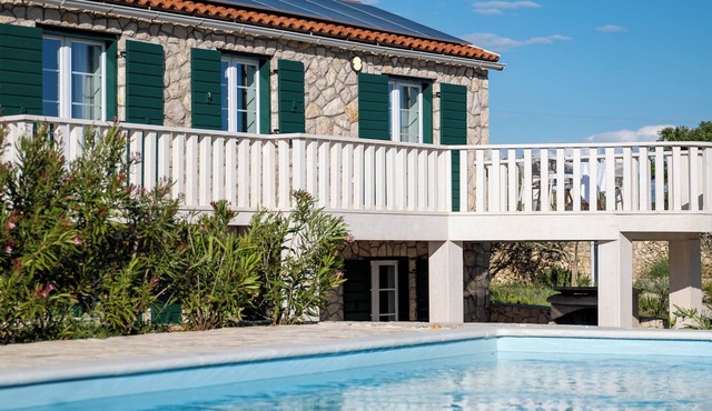 Villa Maslina: Rustic villa in an olive grove facing a bird sanctuary