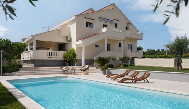 Villa Matea Luxury apartment in Nin 6+1