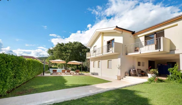 Villa Mima Pool Retreat - Five Bedroom Villa With Pool in Lovreć
