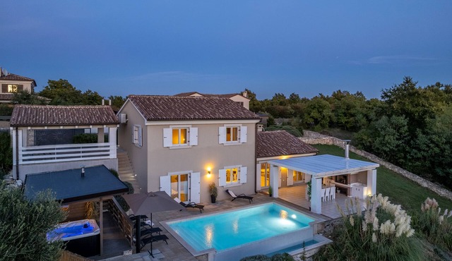 Villa Monet with whirlpool, sauna and 4 bedrooms