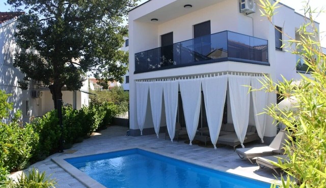 Villa More - Private Pool & 5 Min Walk To Beach