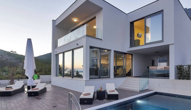Villa Nera2 with Pool in Makarska