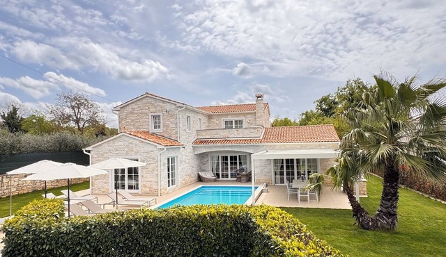 "Villa Nina Exclusive" sea view, heated. Pool May - Sept, 1000m2 plot