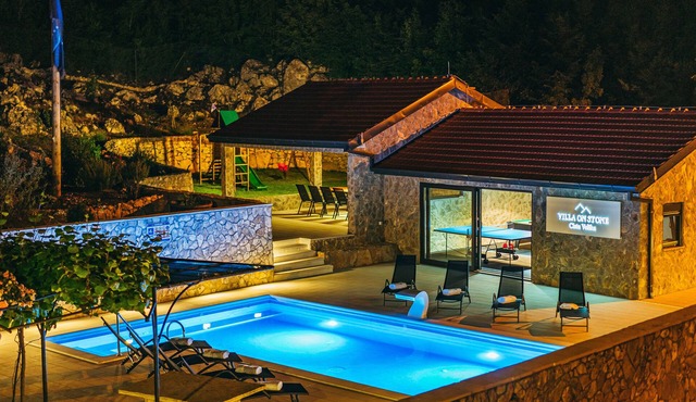 Villa on Stone, Cista Velika