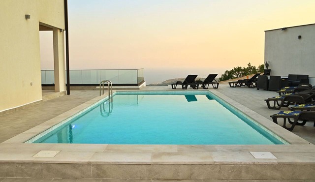 Villa Panorama - luxury villa - heated pool in Ivanica