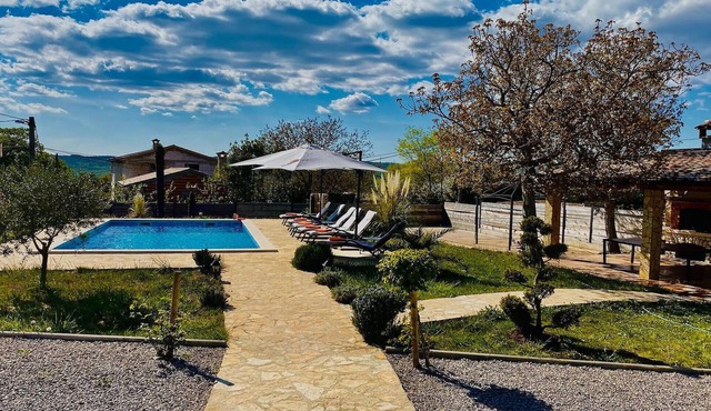 Villa Paradiz