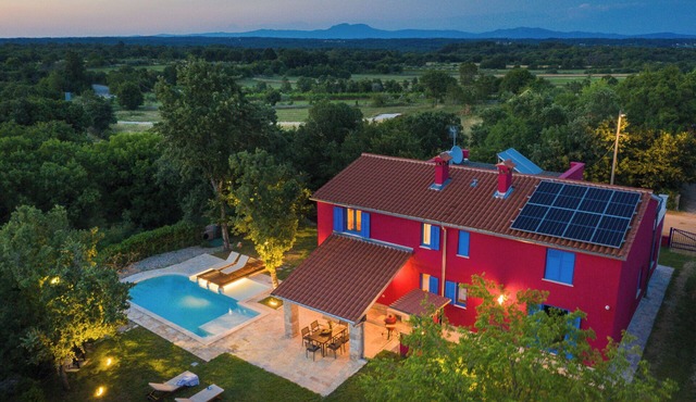 Villa Parun With heated pool, EV friendly -Your private Shelter From City Crowds in Barban