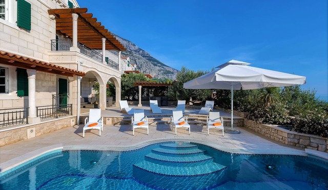 Villa Petra with pool in Makarska