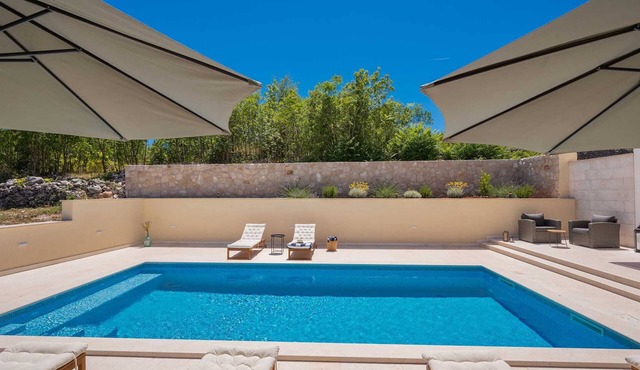 Villa Pietra | Heated Pool near Omiš