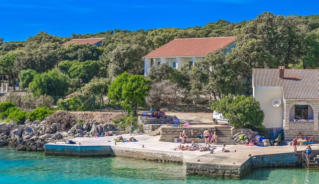 Villa Pietra Pag - Three Bedroom Villa, Sleeps 6 in Mulobedanj