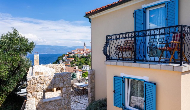 Villa Pinia with panoramic Seaview and heated swimming pool