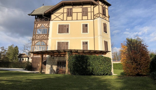 Villa Plemelj - All 4 Apartments - sleeps 8 guests in 4 bedrooms in Bled