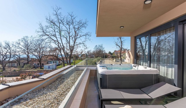 Villa Querchus Penthouse 8 partment mit Jacuzzi by Interhome