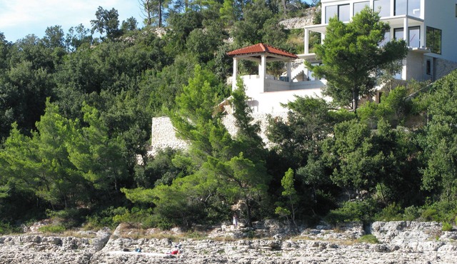 Villa Rasoha, right by the sea, a beautiful beach bay, peace, privacy