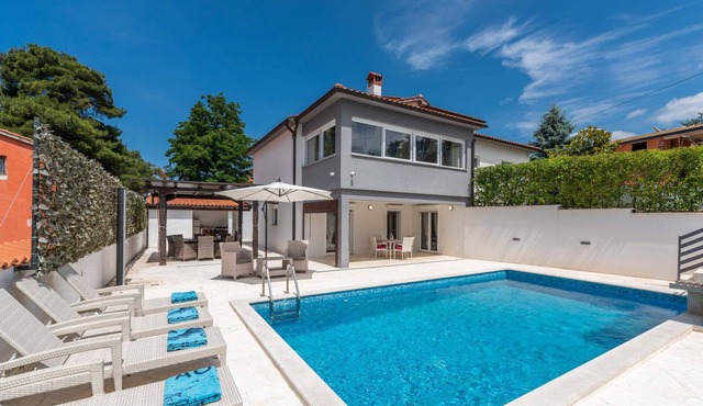Villa Ravello with Pool in Porec