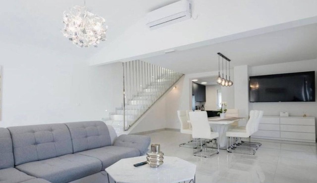 Villa Rest for the soul - Four Bedroom Villa in Zmijavci