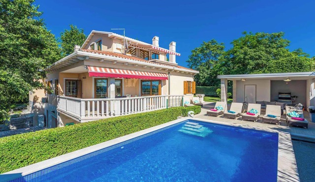 Villa Rosa Labin - Five Bedroom Villa, Sleeps 10 in Presika