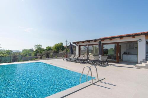 Villa Rosemary HerMes arT with private pool in Sežana