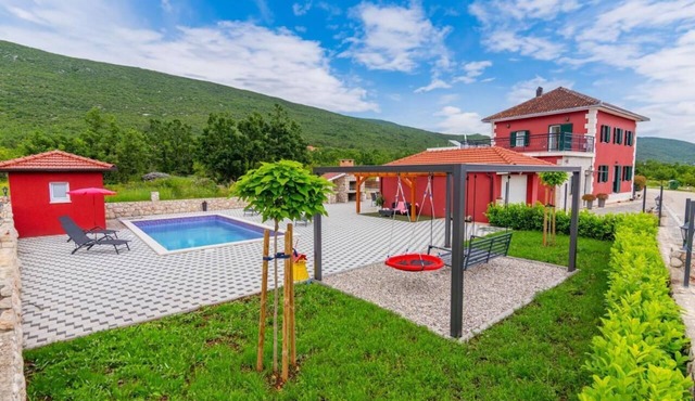 Villa Rubin with heated pool in Slivno