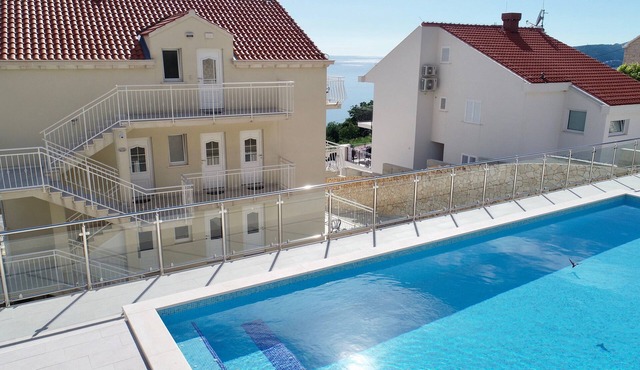Villa Samba - Luxury One-Bedroom Apartment with Balcony and Sea View