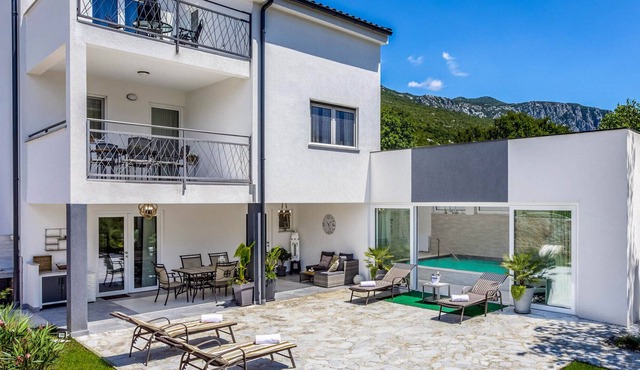 Villa Savin - Four Bedroom Villa, Sleeps 8