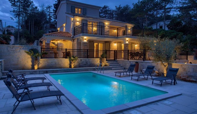 Villa Sea Queen with heated pool and Seaview