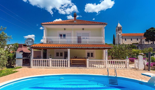 Villa Senchi with private pool, suitable for 8 people
