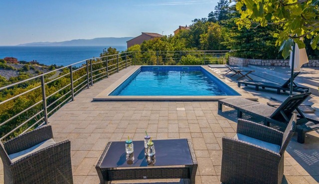 Villa Serenata pool Novi Vinodoski by Villas Guide