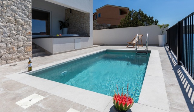 Villa Simpleza - Six Bedroom Villa with Private Pool and Jacuzzi