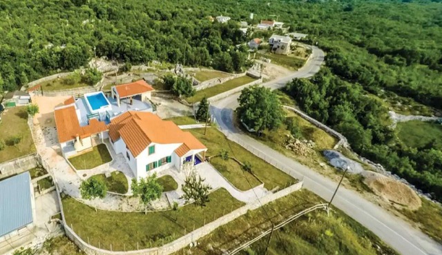 Villa Smajo-Five Bedroom Villa with Pool