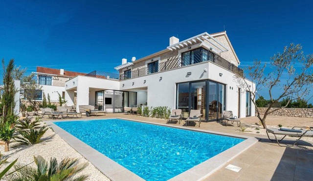 Villa Sorella - perfect for large groups by MyWaycation
