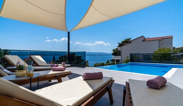 Villa Soriano with heated pool & sea view, 130m from sea, 8 persons max