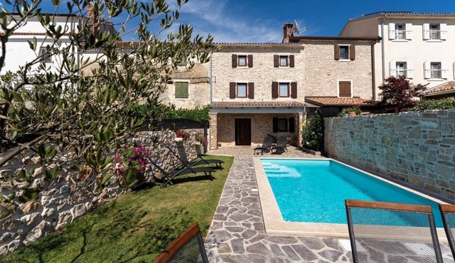 Villa Stonehouse with pool, Umag